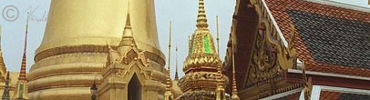 vergoldete Schreine im Wat Phra Kaeo