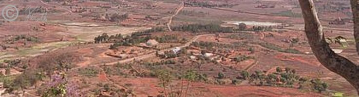 Blick vom Königspalast von Ambohimanga in die Landschaft des Hochlandes