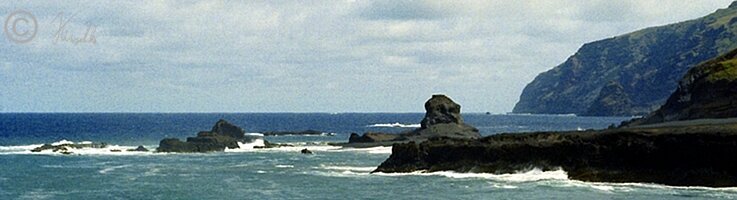 Küstenfelsen bei Ponta de Salinas