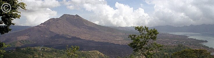 Blick auf den Vulkan Batur und den See