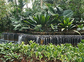 künstlicher Wasserfall