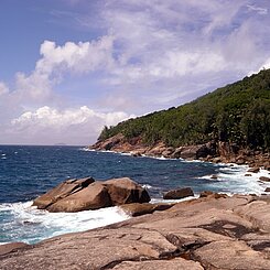 Blick auf das Kap vom Strand
