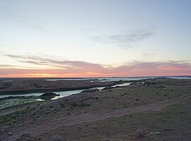 abendlicher Blick über die Ria Deseado nach Sonnenuntergang