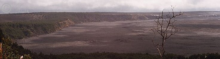 Blick vom Visitor Centre auf O-Hälfte des Kilauea-Kraters