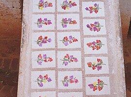 Holzrahmen mit Blumenmotiven, Papiermanufaktur