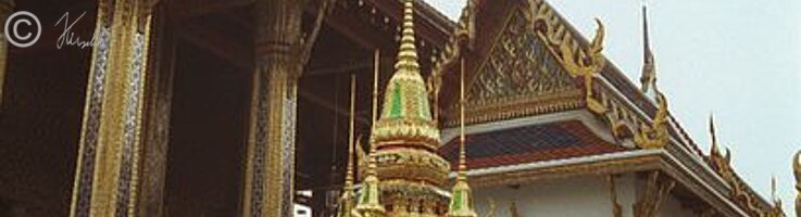 vergoldete Schreine im Wat Phra Kaeo