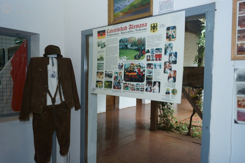 Tracht und Schautafle der deutschen Nationalität im Museum