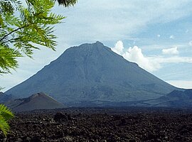 Blick vom Nord-Westrand der Caldeira auf Pico de Fogo