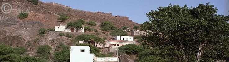 Blick von Zitade Velha auf alte Festung