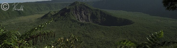 Blick in den Krater des Mt. Uluman
