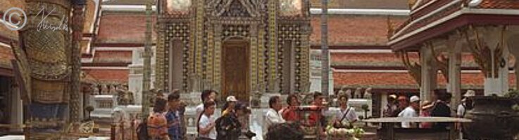 Meditation am Kultplatz im Wat Phra Kaeo