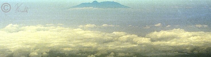 Blick aus der Luft über Santiago, auf Insel Fogo
