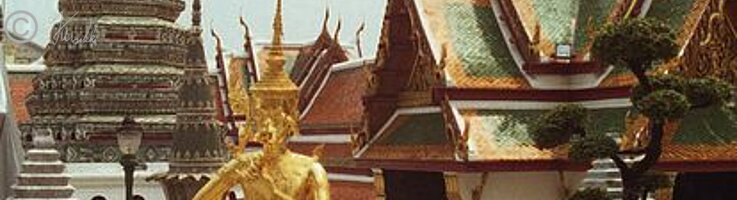 Details mit Plastiken im Wat Phra Kaeo