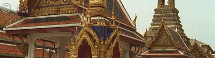 Ausgangsbereich des Wat Phra Kaeo mit Dämonen
